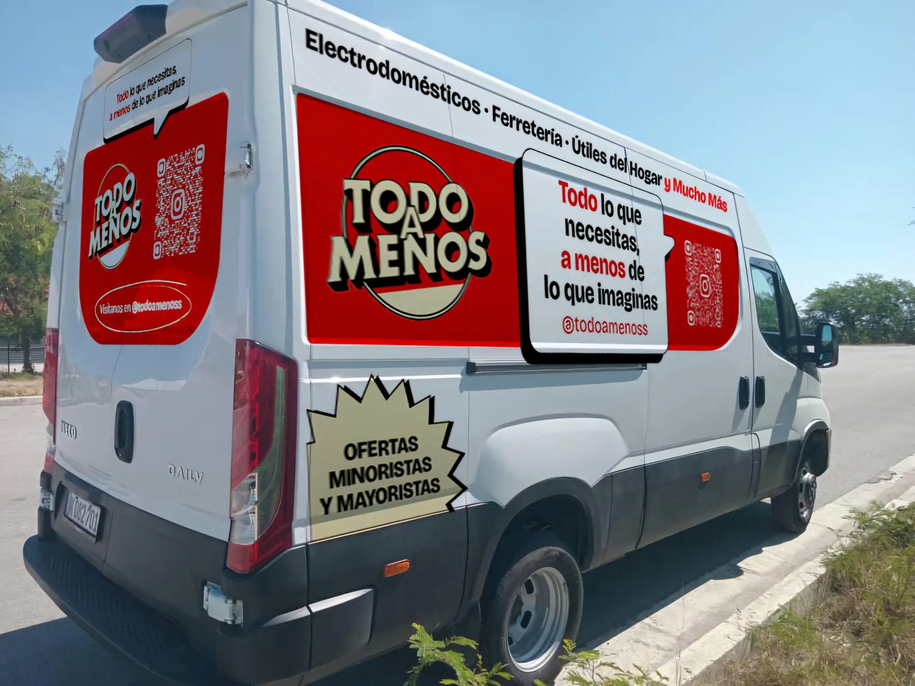 furgoneta de reparto rotulada