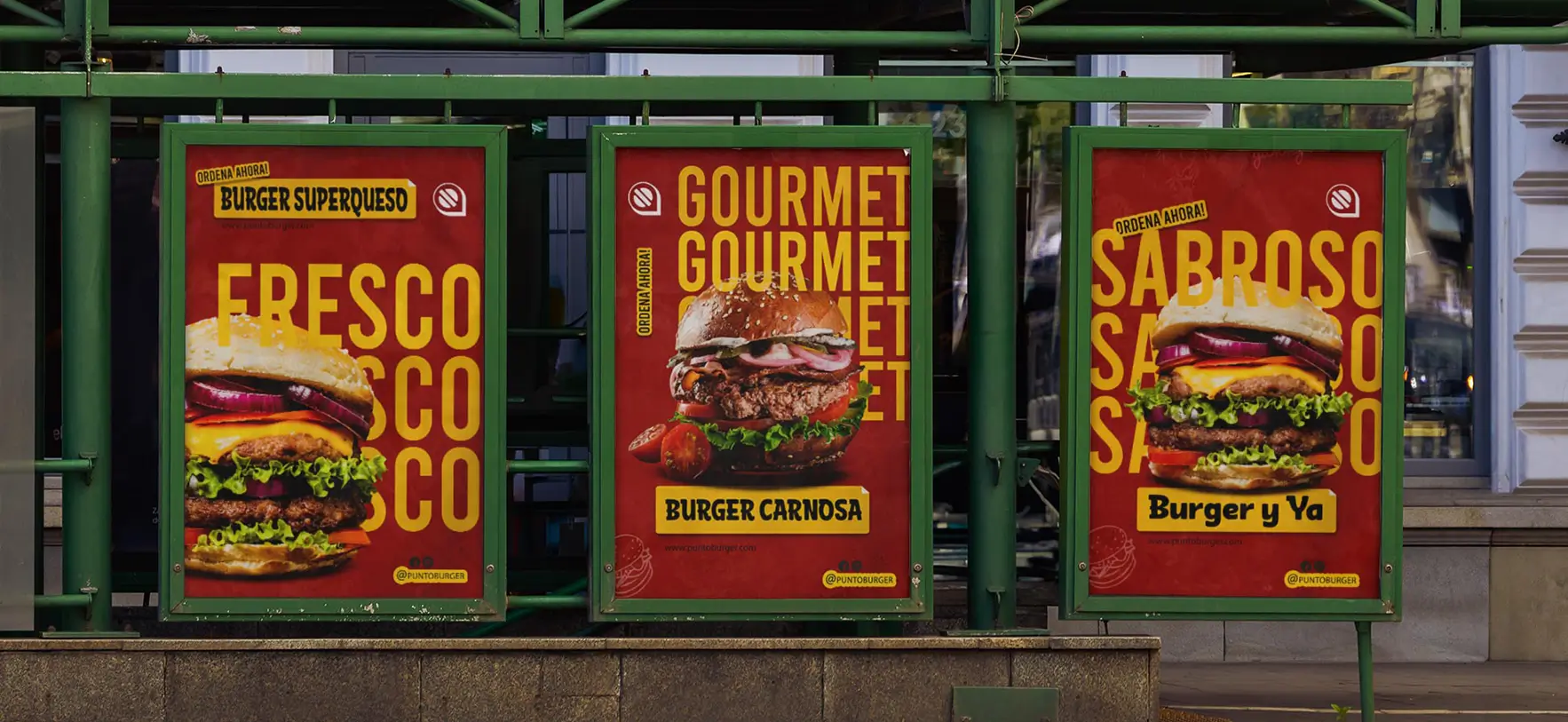 Mockup con tres carteles publicitarios de Punto Burger